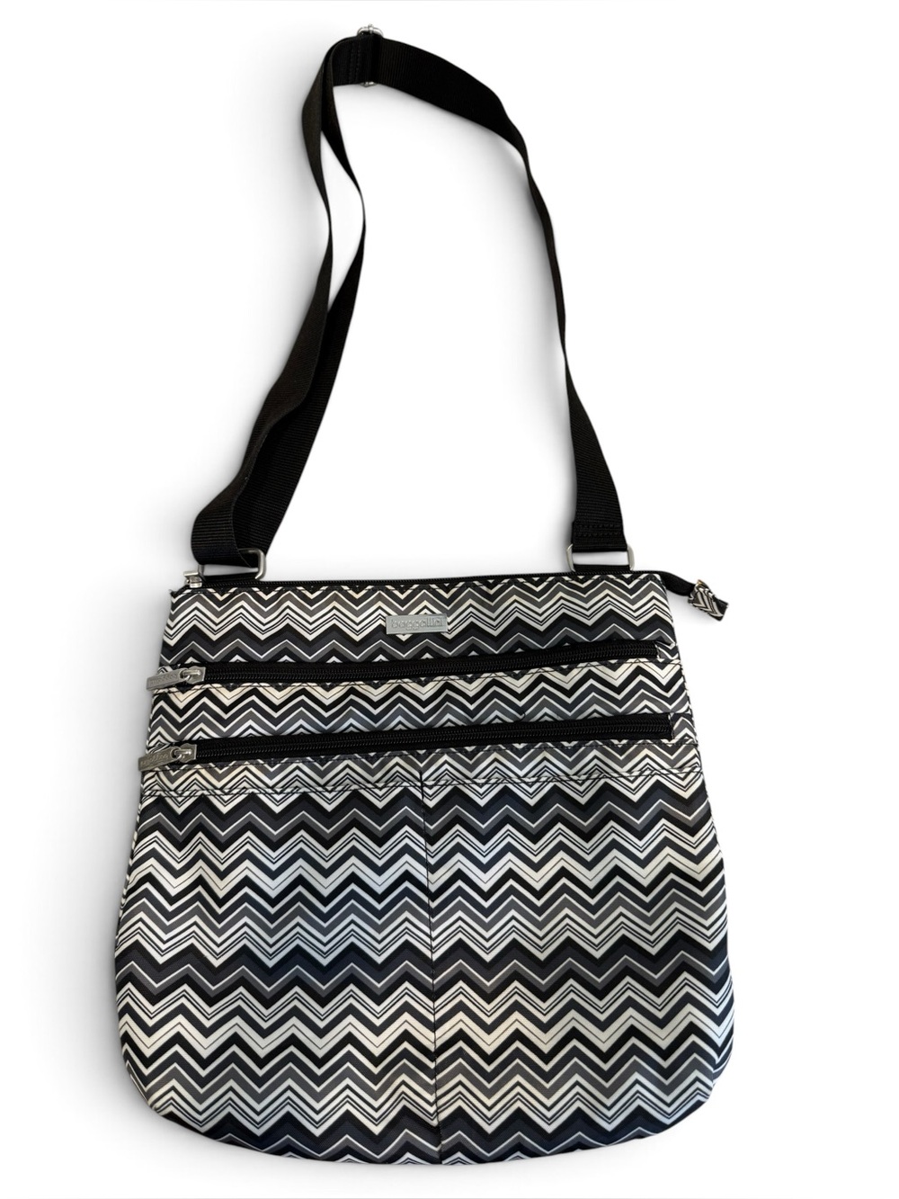 Baggallini B&W Chevron Design Crossbody